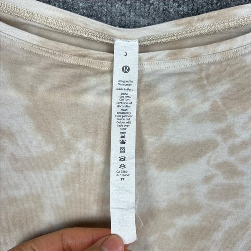 Lululemon back in action long sleeve - Picture 4 of 8